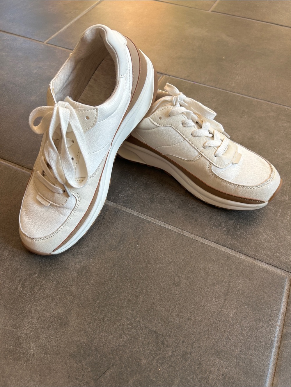 Cushionaire White and Tan Sneakers - Picture 11 of 12